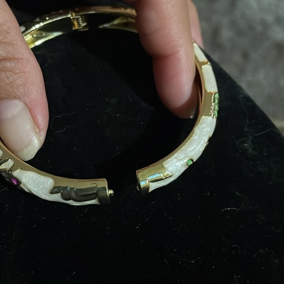 Vintagee gold-tone enamel bangel bracelet - Picture 5 of 6